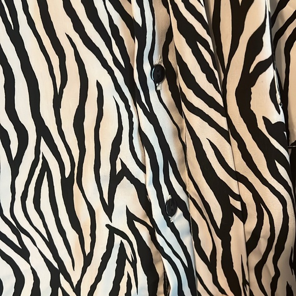 NWOT Beautiful Zebra Print Black/Tan Women Button Down Blouse with Tie Size XL - Picture 7 of 9